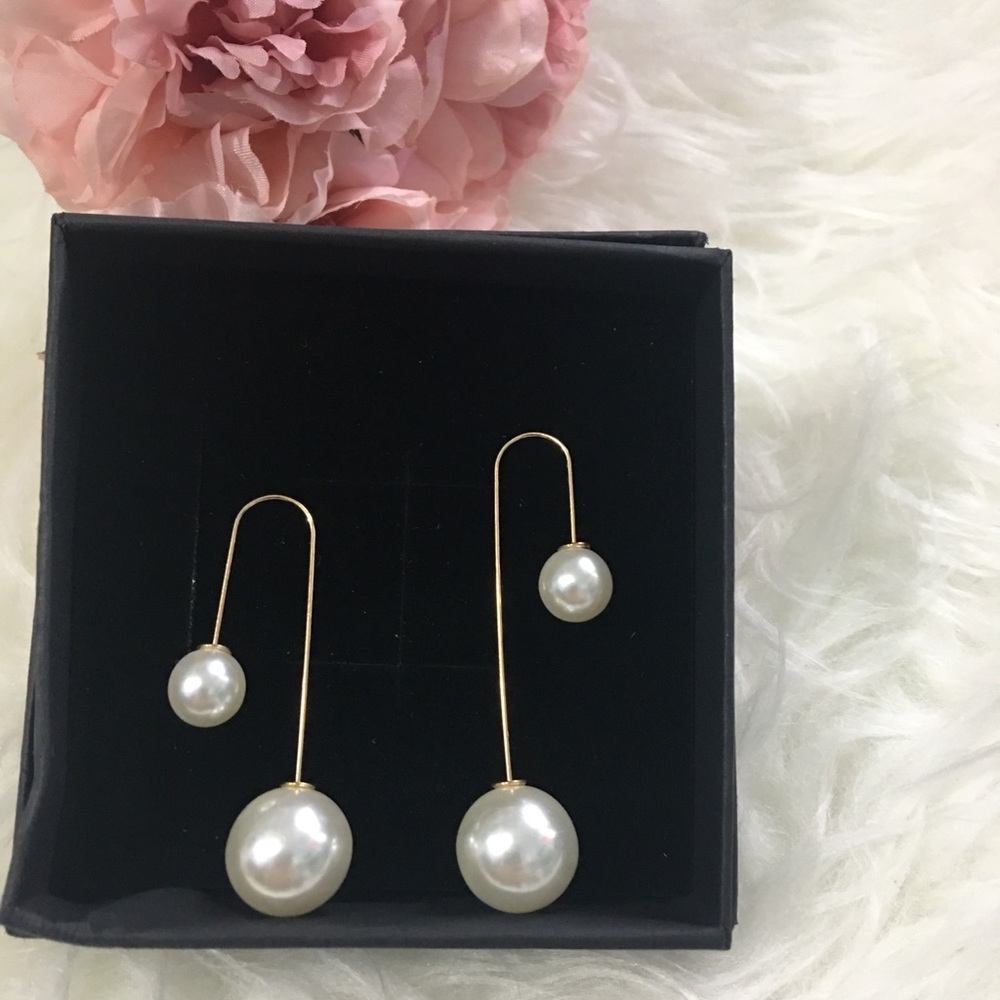 Double sides pearl dangling earrings. 3 colors